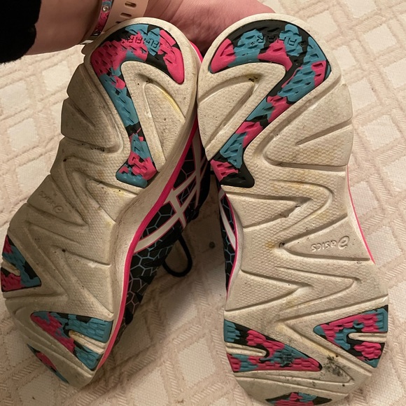 Women’s ASICS runners - Picture 3 of 6